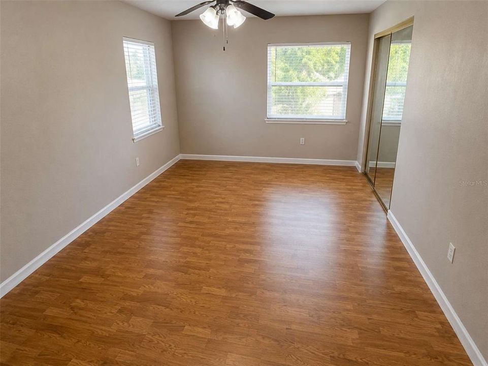 En Venta: $675,000 (4 camas, 2 baños, 3335 Pies cuadrados)