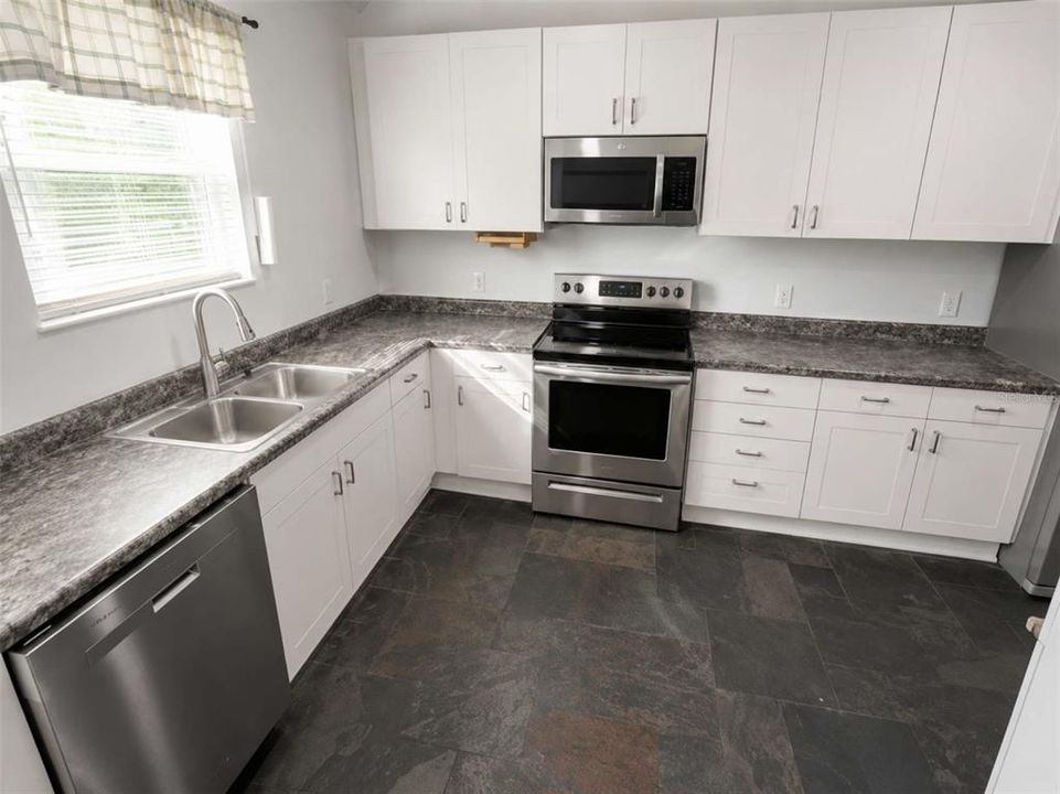 En Venta: $675,000 (4 camas, 2 baños, 3335 Pies cuadrados)