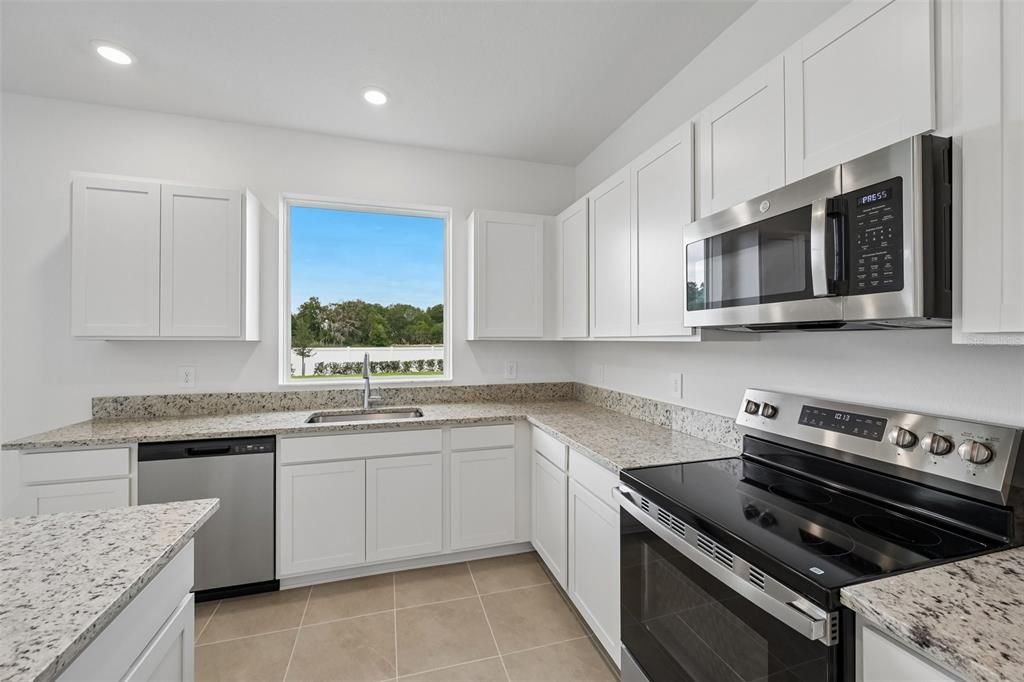 En Venta: $469,999 (3 camas, 2 baños, 2756 Pies cuadrados)