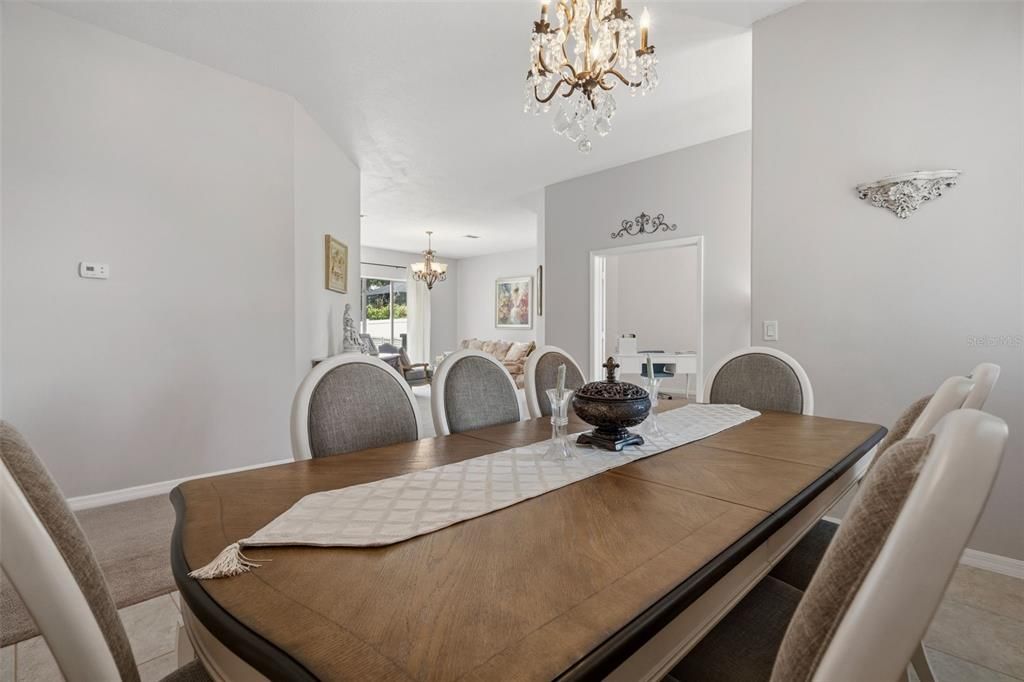 На продажу: $550,000 (5 спален, 3 ванн, 3600 Квадратных фут)