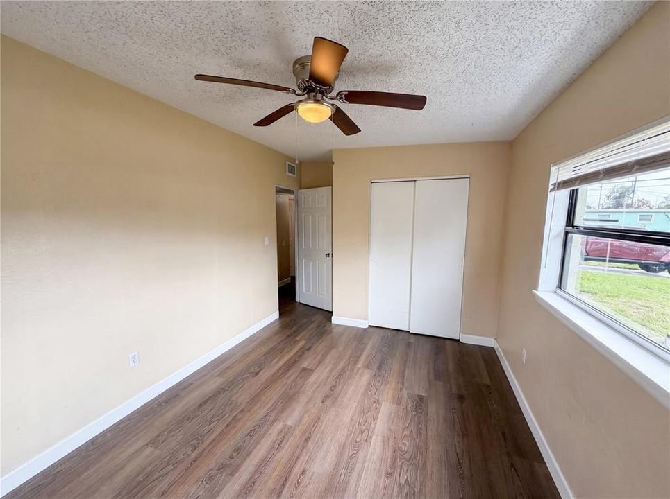 For Sale: $284,000 (3 beds, 2 baths, 946 Square Feet)