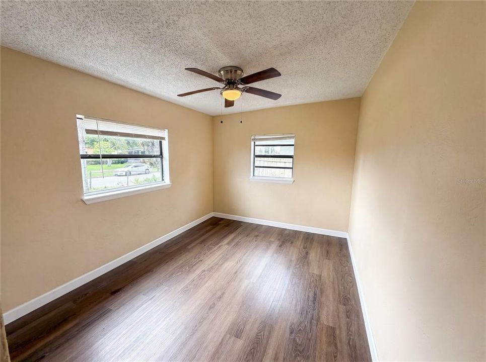 For Sale: $284,000 (3 beds, 2 baths, 946 Square Feet)