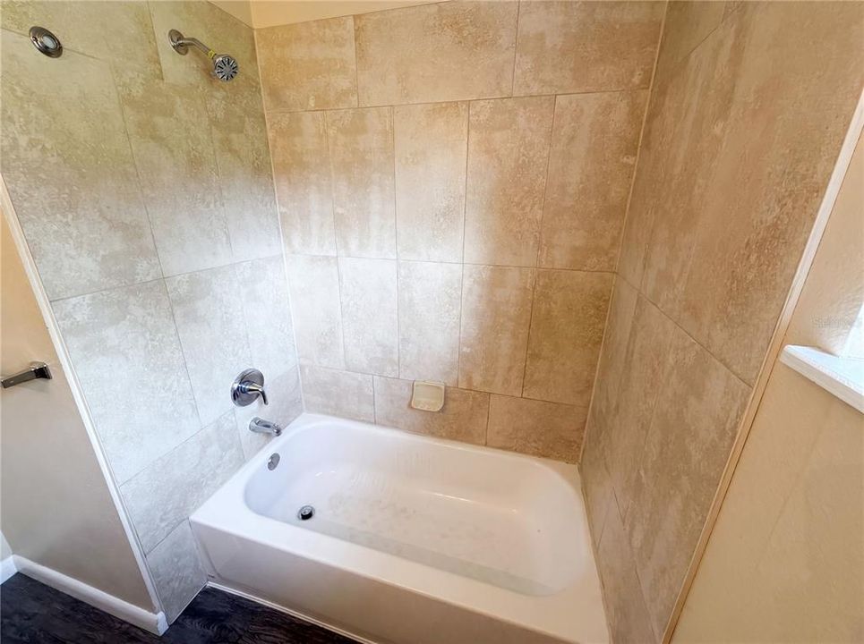For Sale: $284,000 (3 beds, 2 baths, 946 Square Feet)