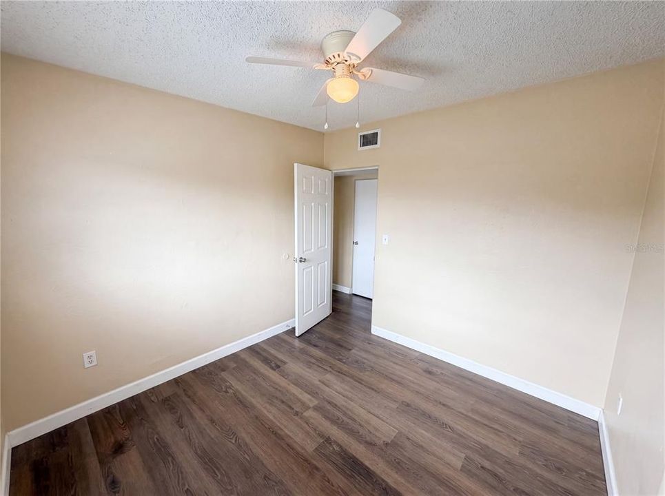 For Sale: $284,000 (3 beds, 2 baths, 946 Square Feet)
