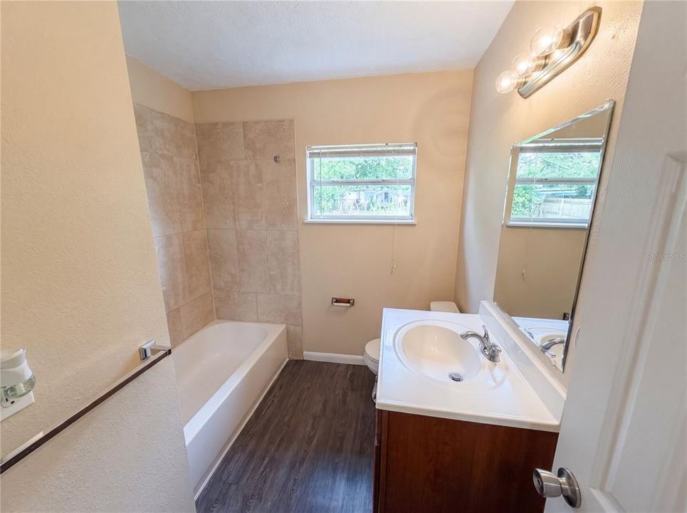 For Sale: $284,000 (3 beds, 2 baths, 946 Square Feet)