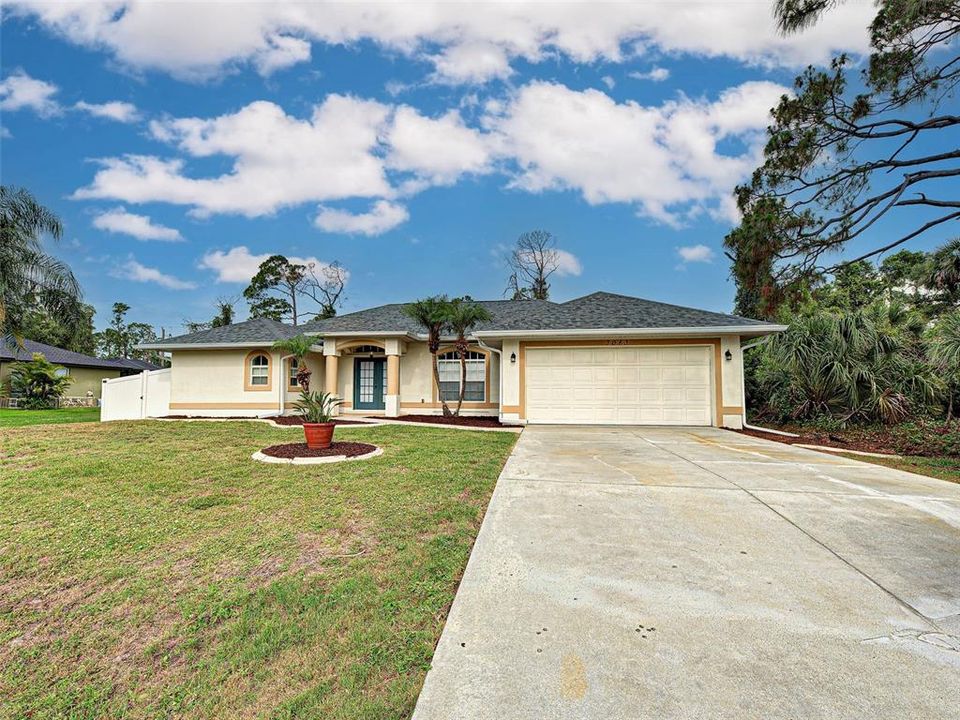 For Sale: $375,000 (3 beds, 2 baths, 1994 Square Feet)