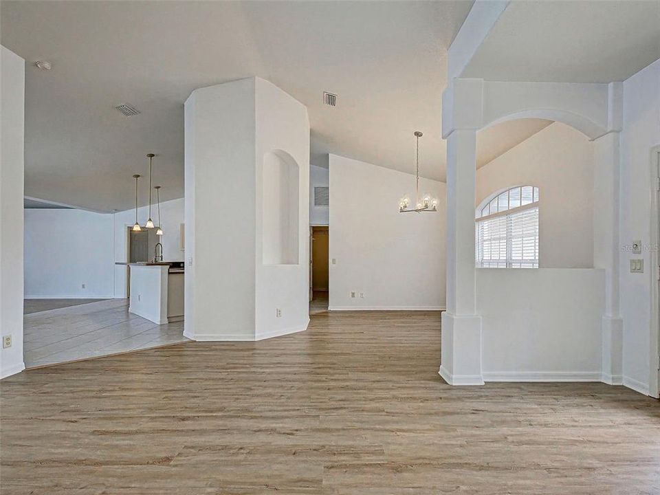 For Sale: $375,000 (3 beds, 2 baths, 1994 Square Feet)