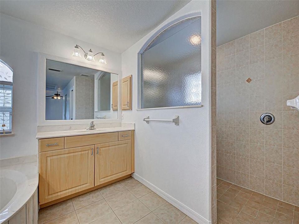 For Sale: $375,000 (3 beds, 2 baths, 1994 Square Feet)