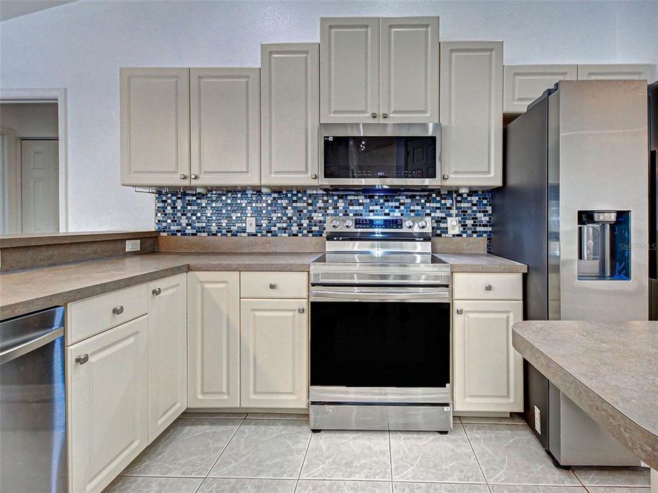 For Sale: $375,000 (3 beds, 2 baths, 1994 Square Feet)
