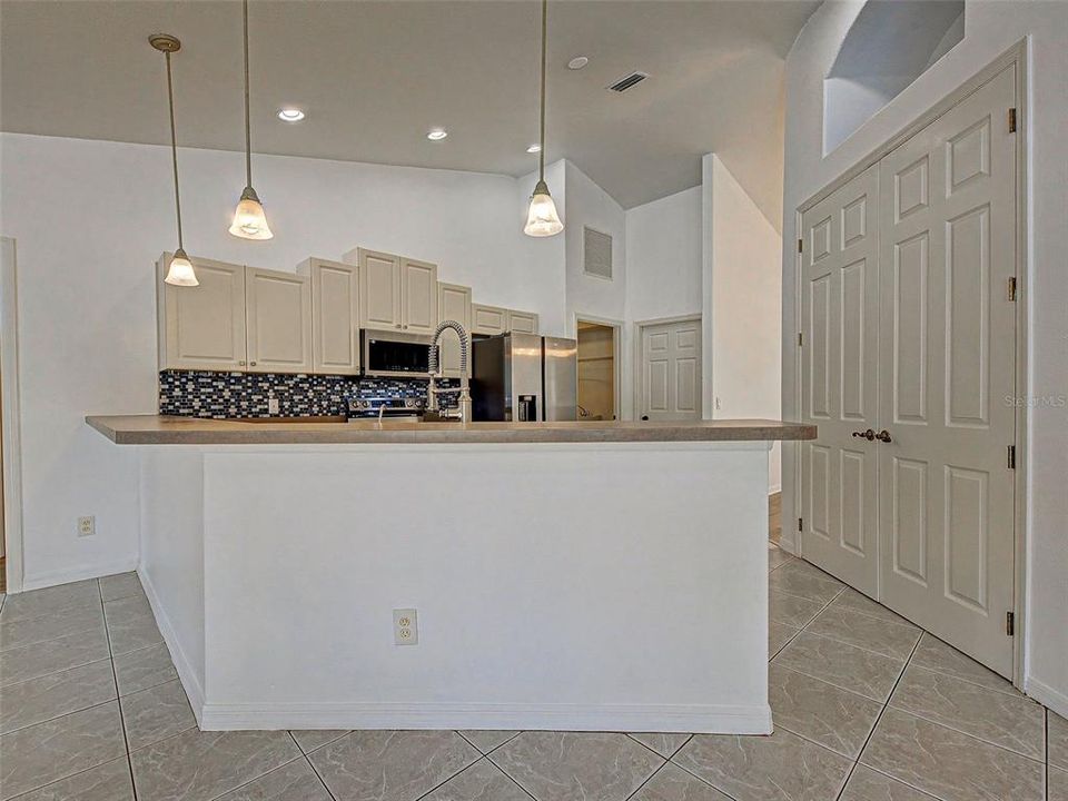For Sale: $375,000 (3 beds, 2 baths, 1994 Square Feet)