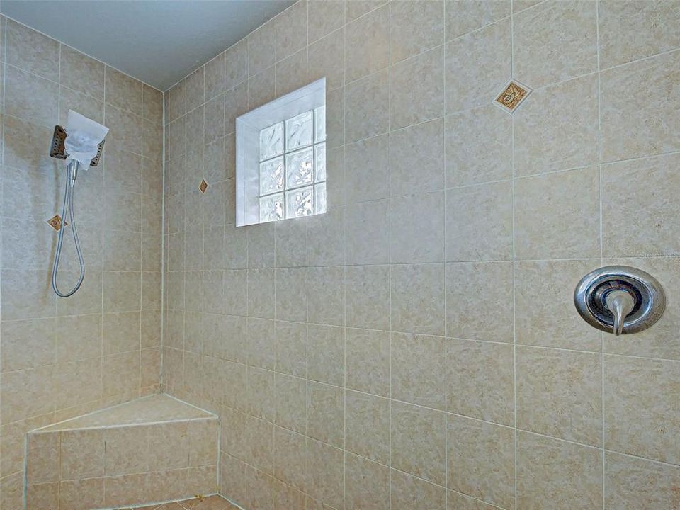 For Sale: $375,000 (3 beds, 2 baths, 1994 Square Feet)