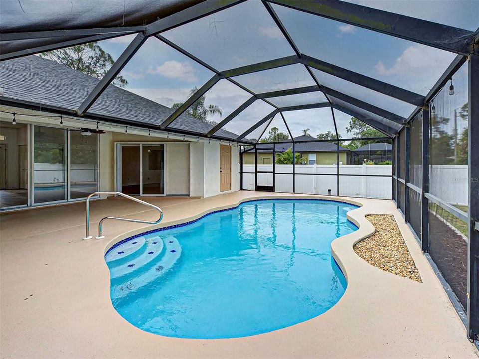 For Sale: $375,000 (3 beds, 2 baths, 1994 Square Feet)