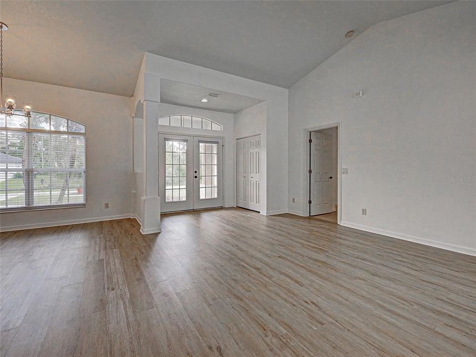 For Sale: $375,000 (3 beds, 2 baths, 1994 Square Feet)