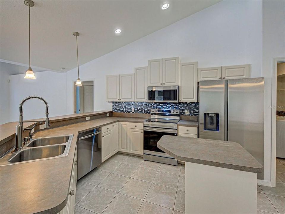 For Sale: $375,000 (3 beds, 2 baths, 1994 Square Feet)