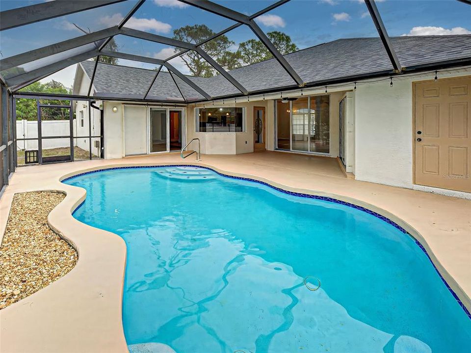 For Sale: $375,000 (3 beds, 2 baths, 1994 Square Feet)