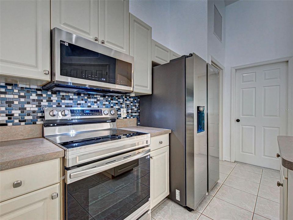 For Sale: $375,000 (3 beds, 2 baths, 1994 Square Feet)