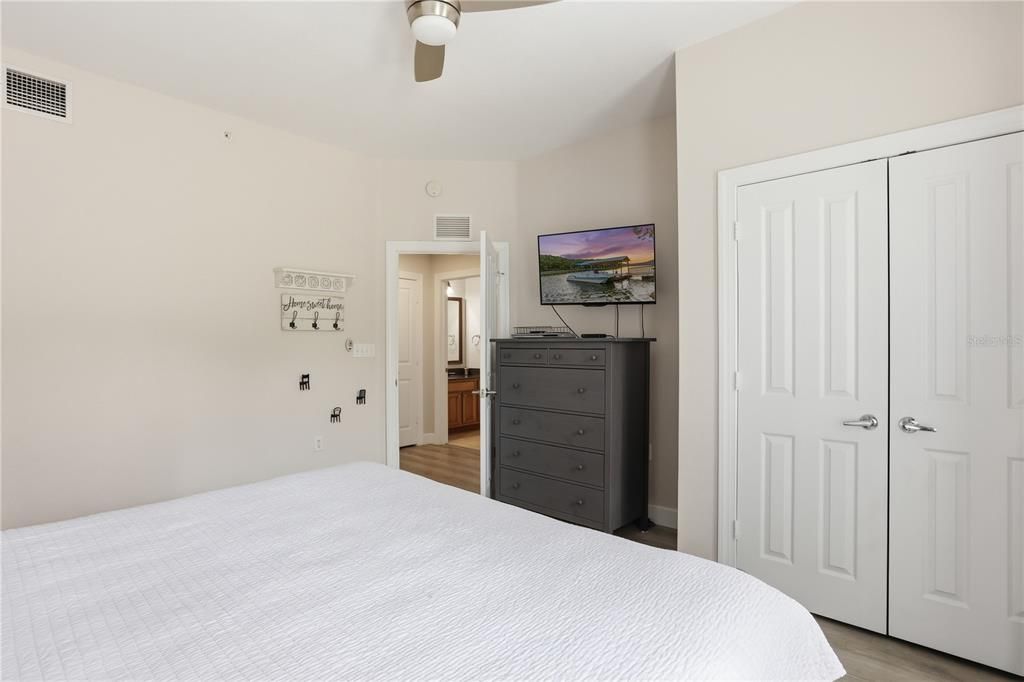 For Sale: $305,000 (3 beds, 2 baths, 1344 Square Feet)