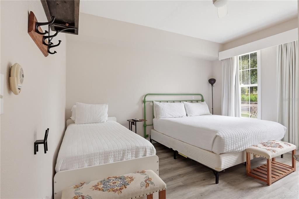 For Sale: $305,000 (3 beds, 2 baths, 1344 Square Feet)