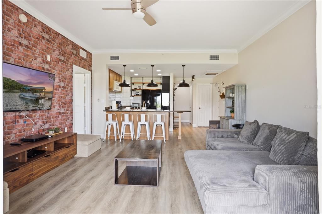 For Sale: $305,000 (3 beds, 2 baths, 1344 Square Feet)