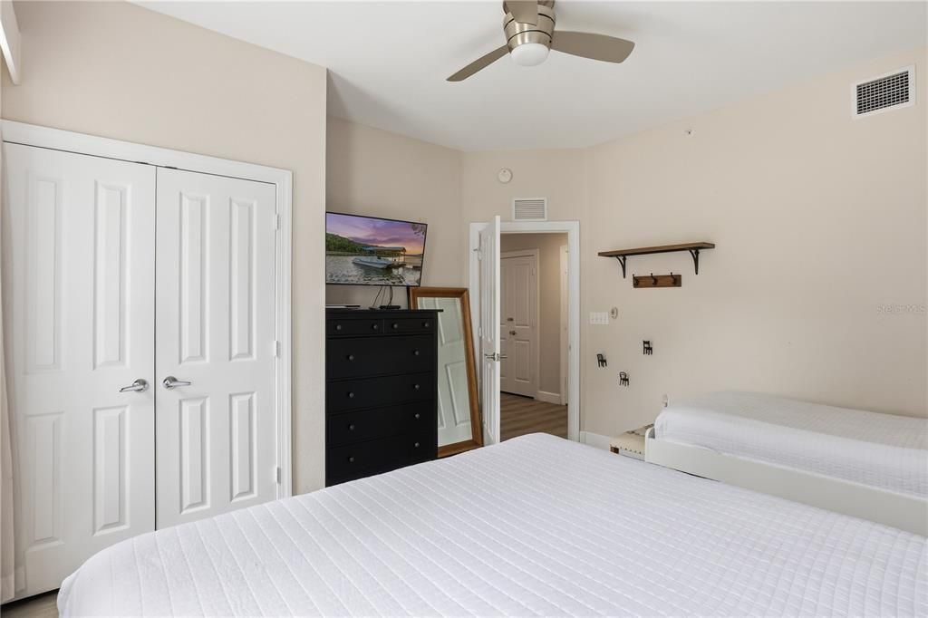 For Sale: $305,000 (3 beds, 2 baths, 1344 Square Feet)
