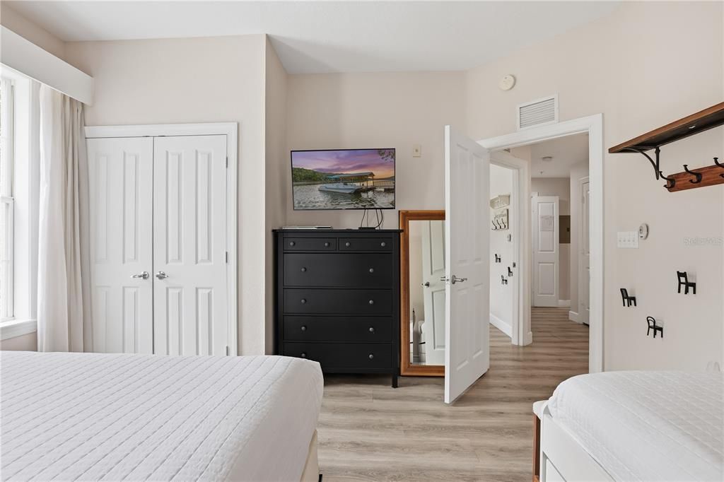 For Sale: $305,000 (3 beds, 2 baths, 1344 Square Feet)