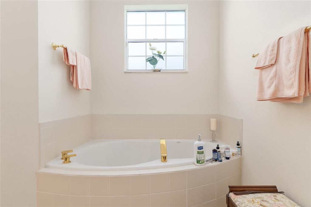 For Sale: $329,000 (3 beds, 2 baths, 2266 Square Feet)