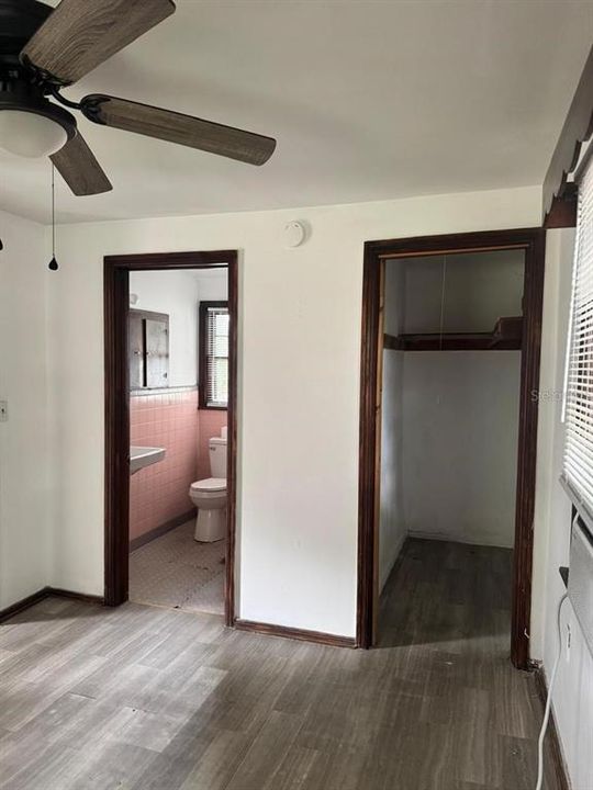 В аренду: $925 (1 спален, 1 ванн, 360 Квадратных фут)
