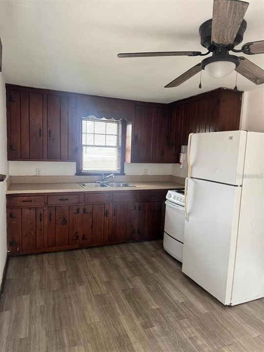 В аренду: $925 (1 спален, 1 ванн, 360 Квадратных фут)