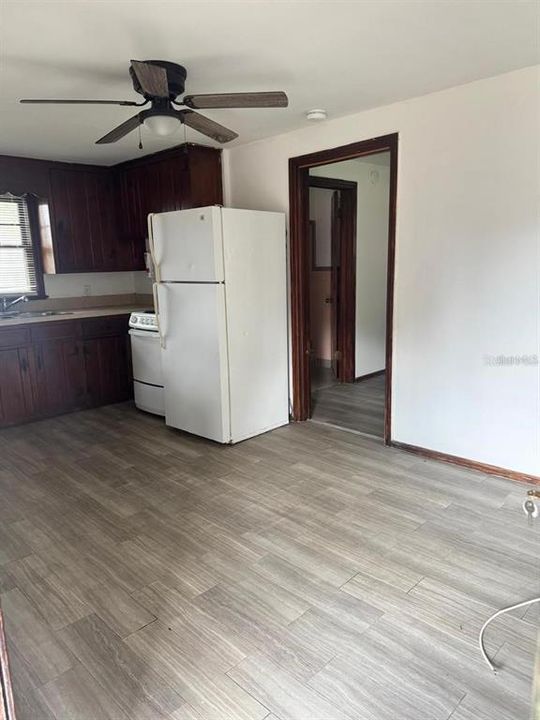 В аренду: $925 (1 спален, 1 ванн, 360 Квадратных фут)