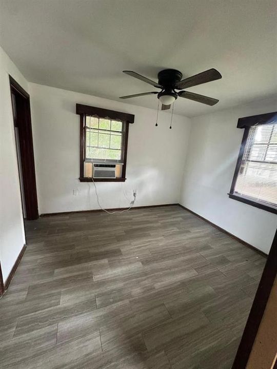 В аренду: $925 (1 спален, 1 ванн, 360 Квадратных фут)