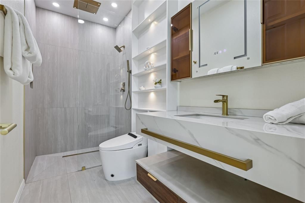 Под контрактом: $5,900 (5 спален, 4 ванн, 3892 Квадратных фут)