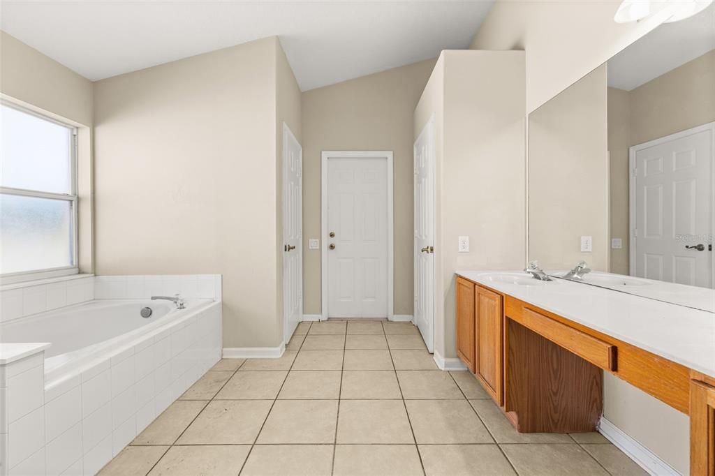 For Sale: $399,900 (3 beds, 2 baths, 1806 Square Feet)