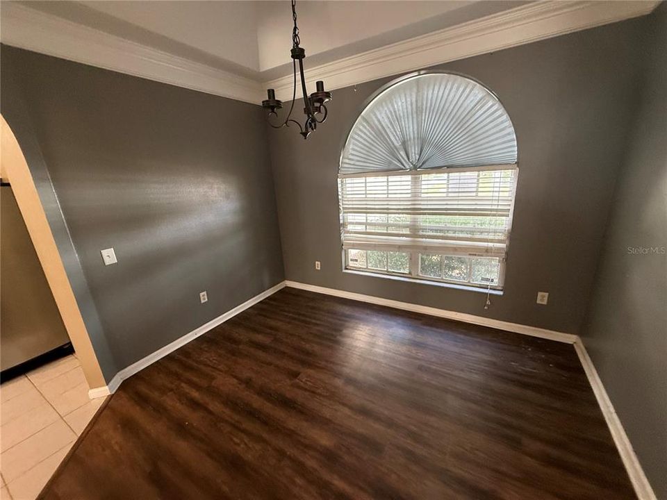 En Venta: $291,500 (4 camas, 2 baños, 2423 Pies cuadrados)