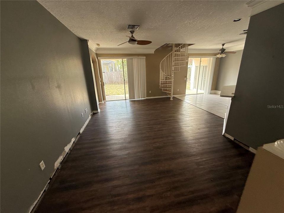 En Venta: $291,500 (4 camas, 2 baños, 2423 Pies cuadrados)