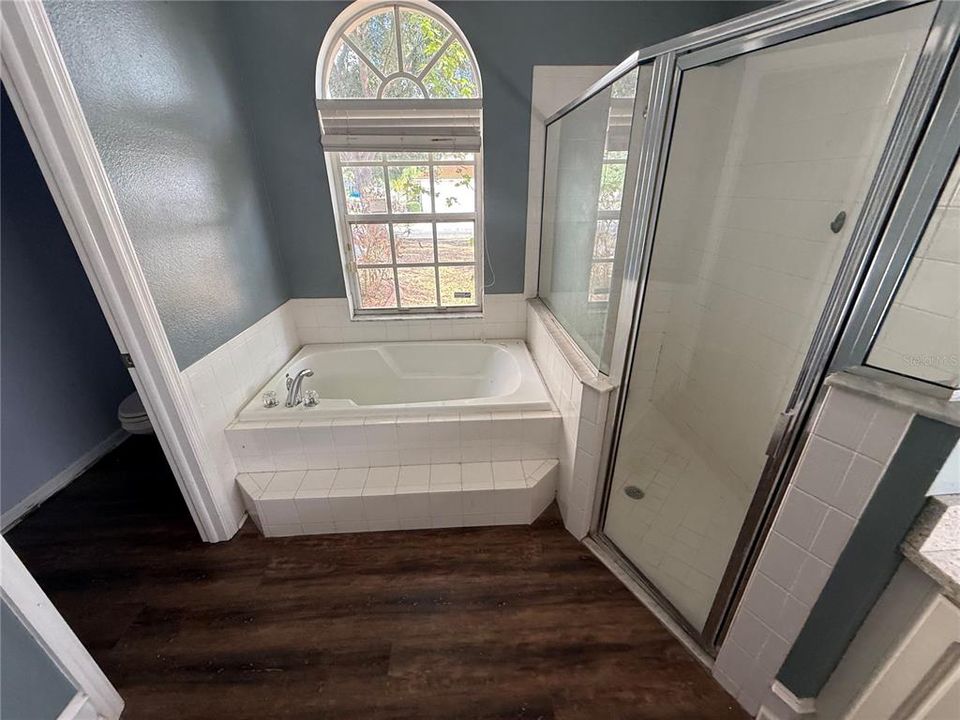 En Venta: $291,500 (4 camas, 2 baños, 2423 Pies cuadrados)