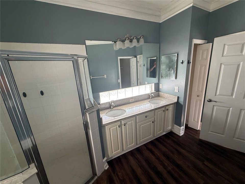 En Venta: $291,500 (4 camas, 2 baños, 2423 Pies cuadrados)