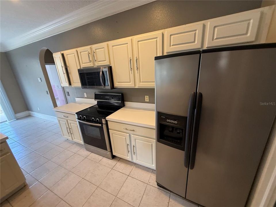 En Venta: $291,500 (4 camas, 2 baños, 2423 Pies cuadrados)