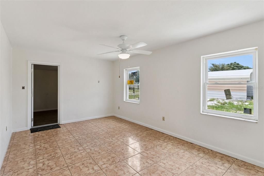For Sale: $169,000 (3 beds, 1 baths, 979 Square Feet)