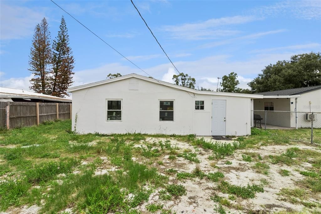 For Sale: $169,000 (3 beds, 1 baths, 979 Square Feet)