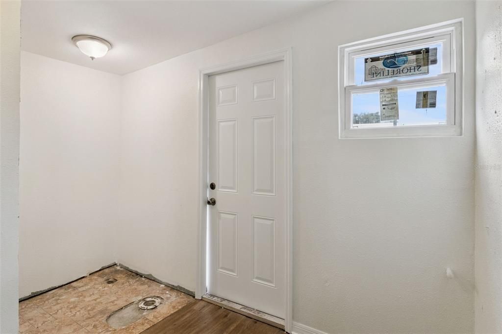 For Sale: $169,000 (3 beds, 1 baths, 979 Square Feet)