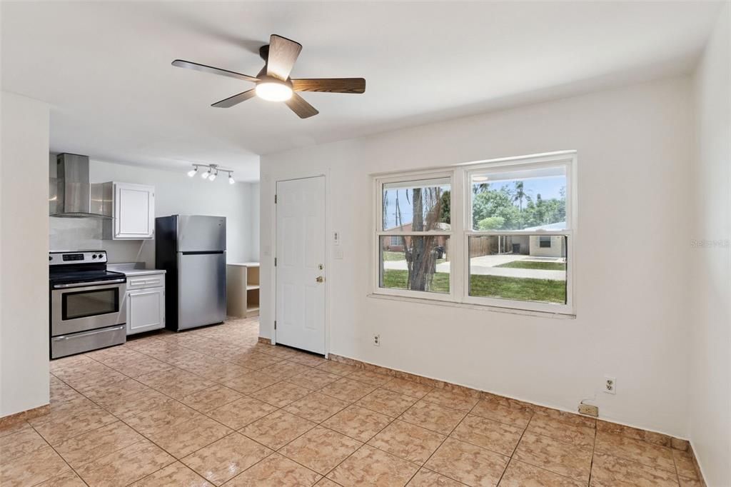 For Sale: $169,000 (3 beds, 1 baths, 979 Square Feet)