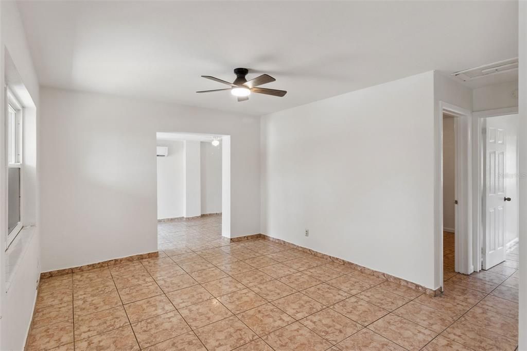 For Sale: $169,000 (3 beds, 1 baths, 979 Square Feet)