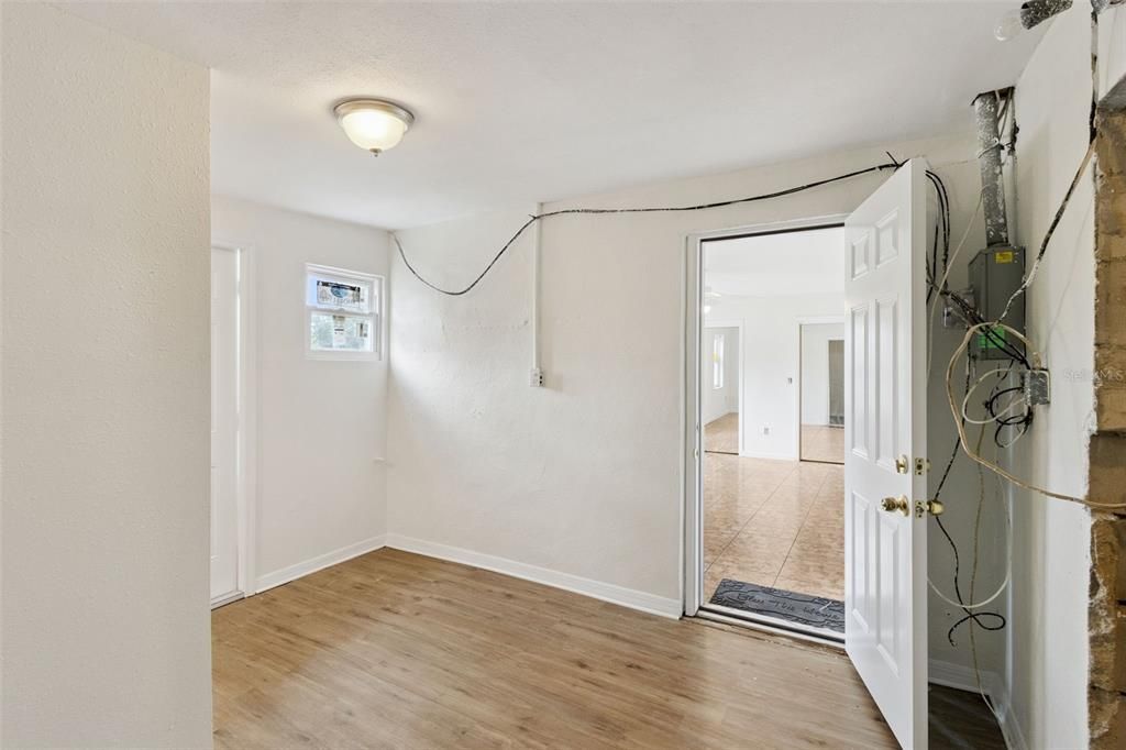 For Sale: $169,000 (3 beds, 1 baths, 979 Square Feet)
