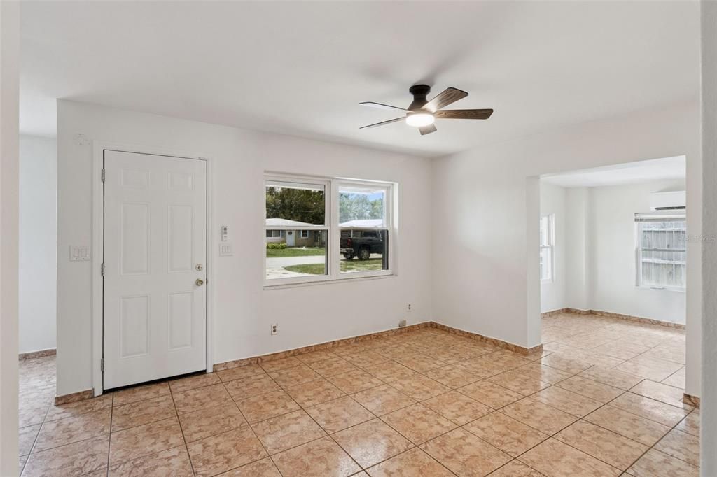 For Sale: $169,000 (3 beds, 1 baths, 979 Square Feet)