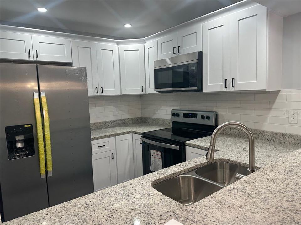 For Rent: $1,650 (2 beds, 2 baths, 964 Square Feet)