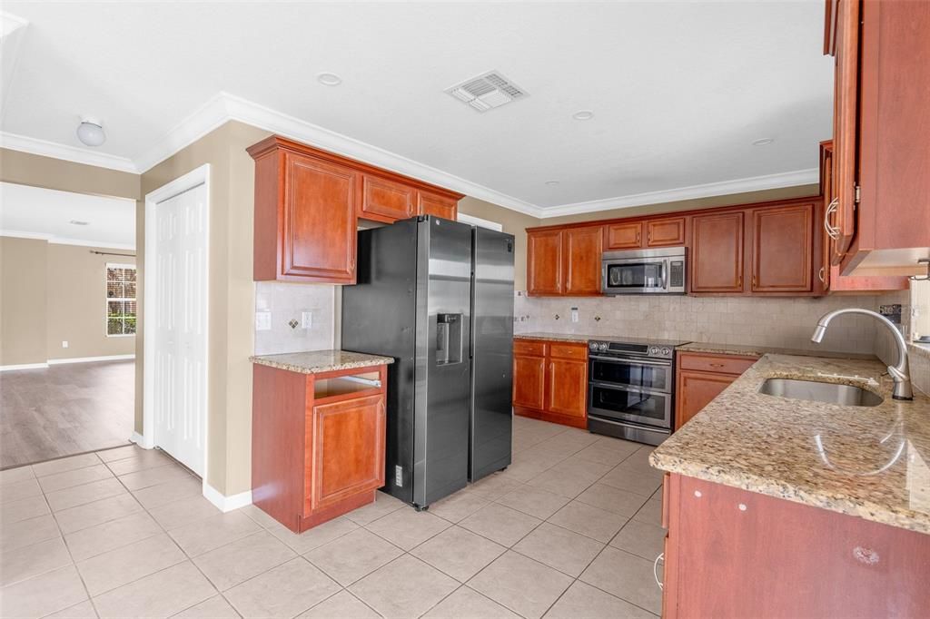For Sale: $445,000 (4 beds, 2 baths, 2506 Square Feet)