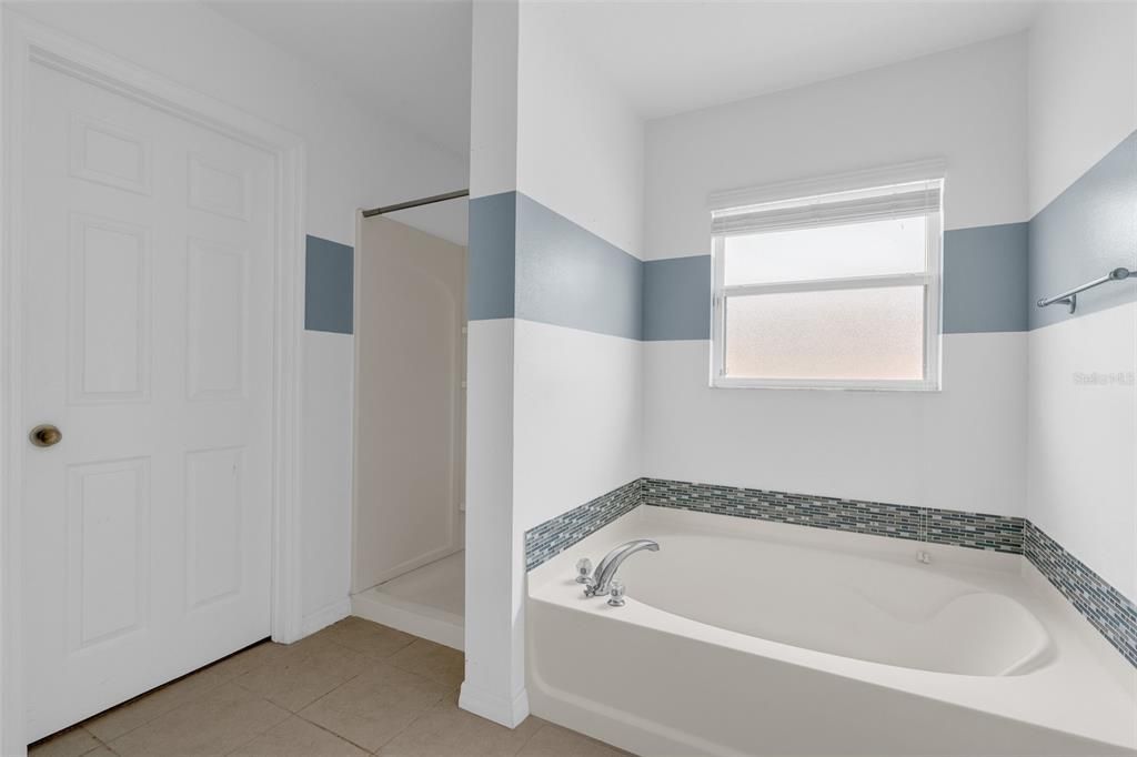 For Sale: $445,000 (4 beds, 2 baths, 2506 Square Feet)