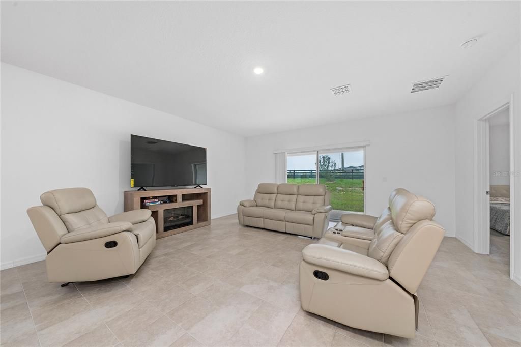 For Sale: $413,000 (4 beds, 3 baths, 2206 Square Feet)