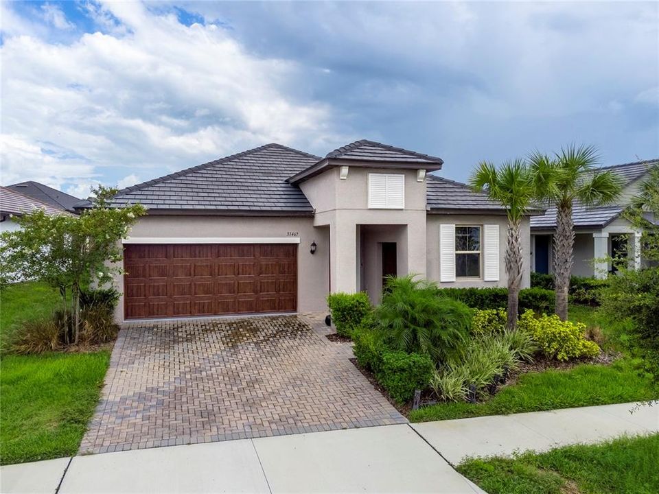 For Sale: $409,500 (3 beds, 2 baths, 2141 Square Feet)