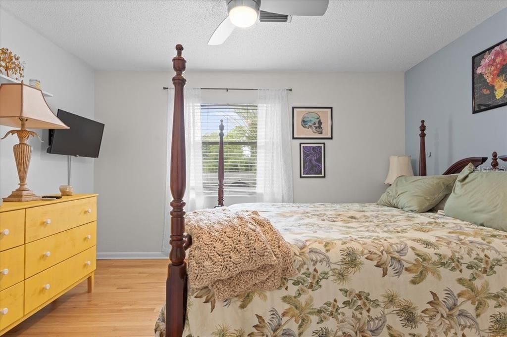 For Sale: $534,999 (4 beds, 2 baths, 2220 Square Feet)